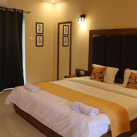 Hotel Centro Калангуте Екстериор снимка