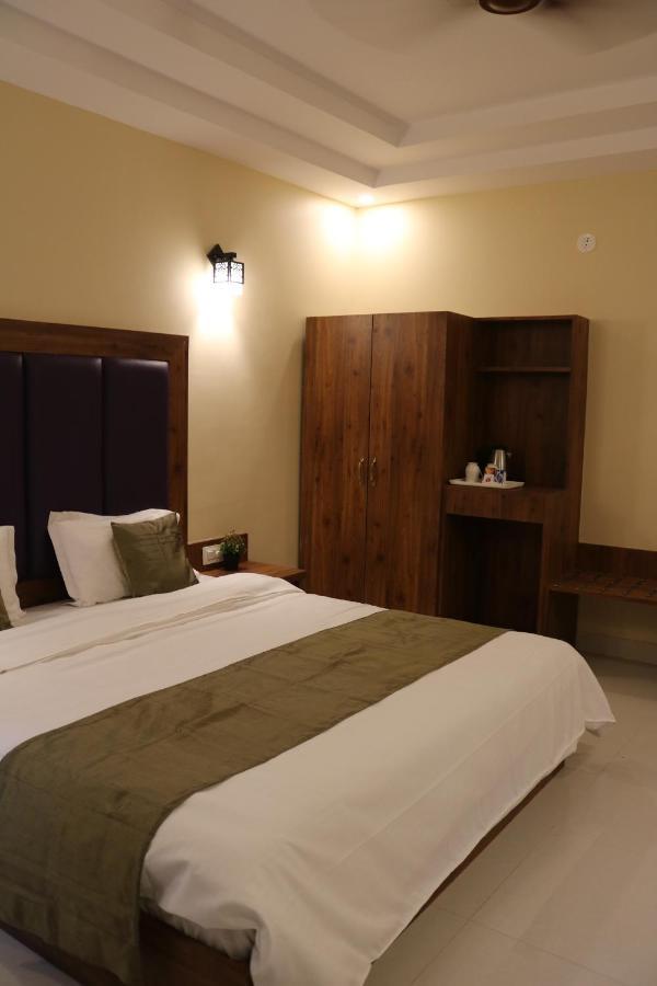 Hotel Centro Калангуте Екстериор снимка